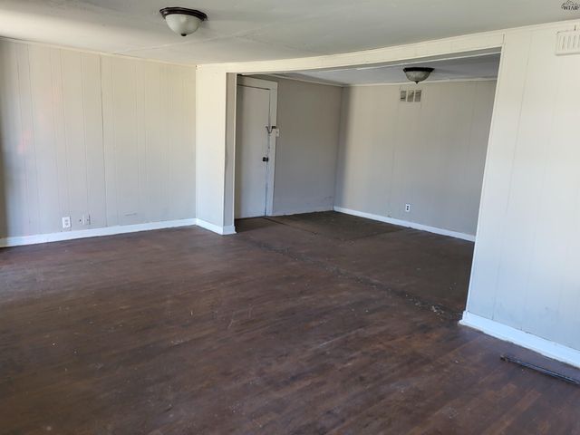 1102 NEFF AVENUE, Wichita Falls, TX 76301