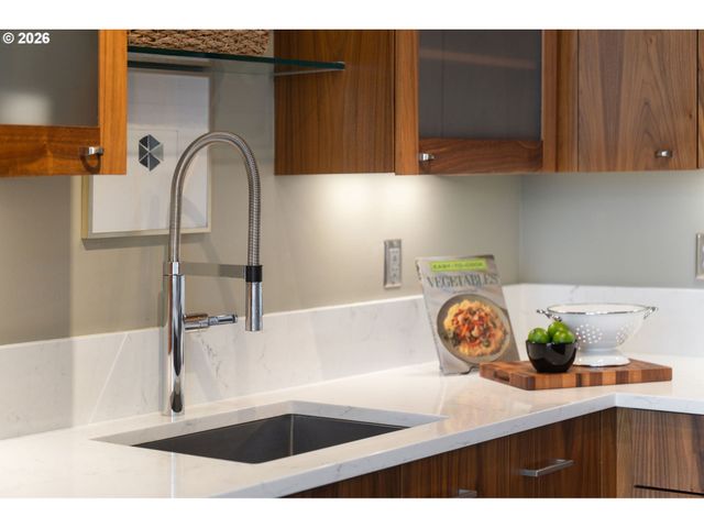 1221 Sw 10TH Ave 612, Portland, OR 97205