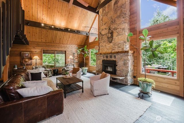 6350 Lariat Loop, Bainbridge Island, WA 98110