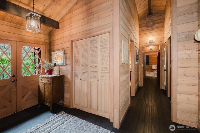 6350 Lariat Loop, Bainbridge Island, WA 98110