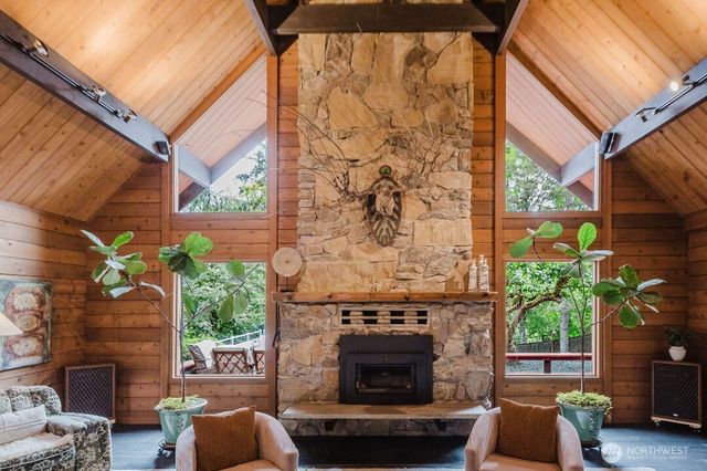 6350 Lariat Loop, Bainbridge Island, WA 98110