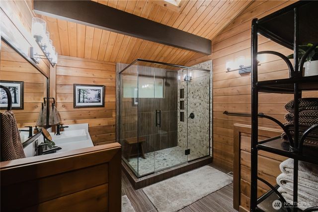 6350 Lariat Loop, Bainbridge Island, WA 98110