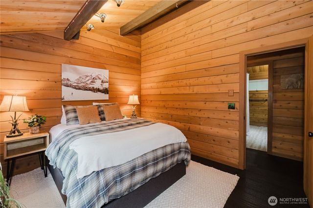 6350 Lariat Loop, Bainbridge Island, WA 98110