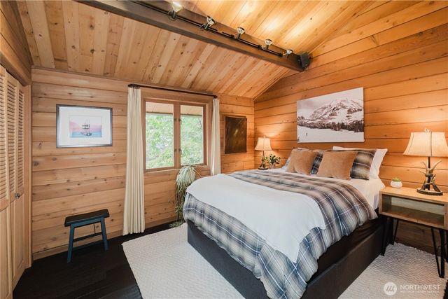 6350 Lariat Loop, Bainbridge Island, WA 98110