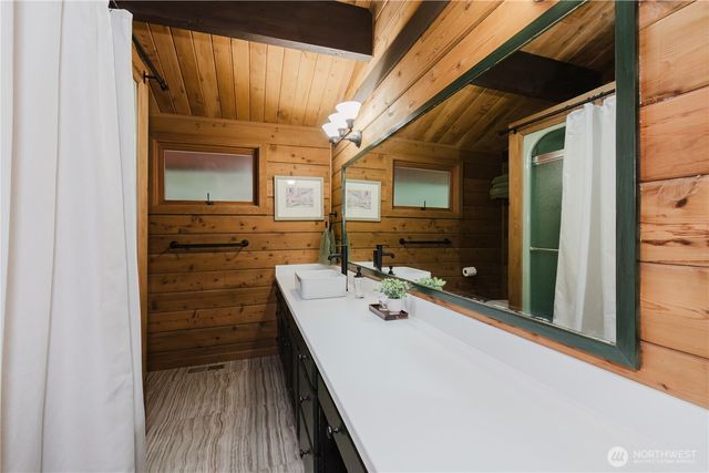 6350 Lariat Loop, Bainbridge Island, WA 98110