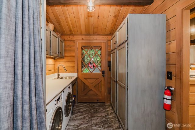 6350 Lariat Loop, Bainbridge Island, WA 98110