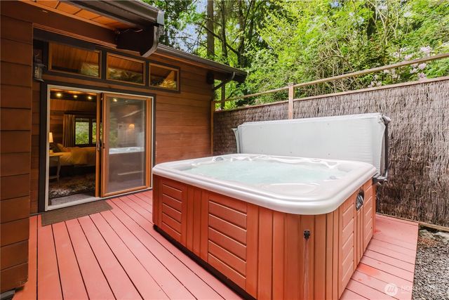 6350 Lariat Loop, Bainbridge Island, WA 98110