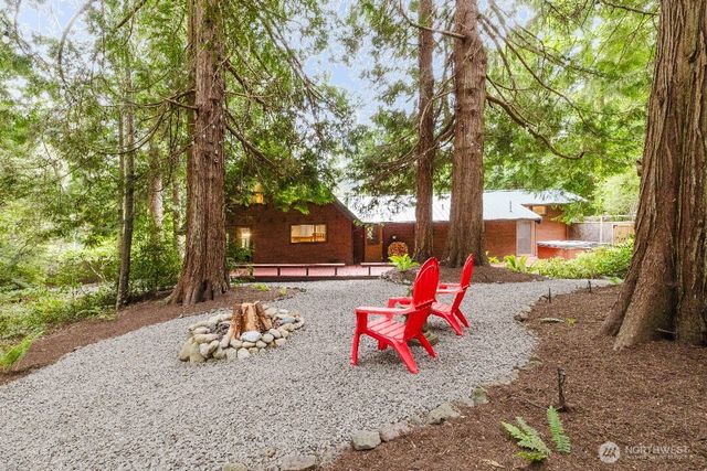 6350 Lariat Loop, Bainbridge Island, WA 98110