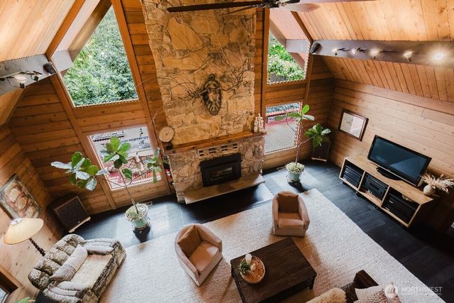 6350 Lariat Loop, Bainbridge Island, WA 98110