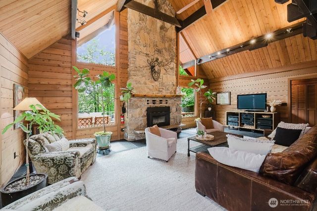 6350 Lariat Loop, Bainbridge Island, WA 98110