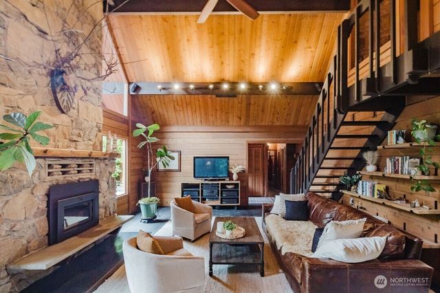 6350 Lariat Loop, Bainbridge Island, WA 98110