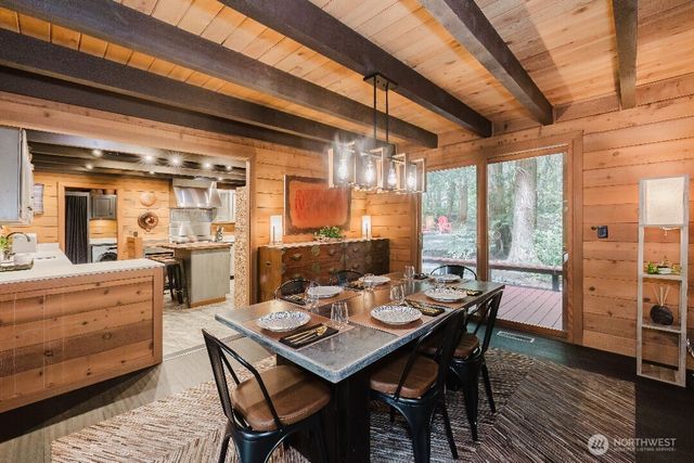 6350 Lariat Loop, Bainbridge Island, WA 98110
