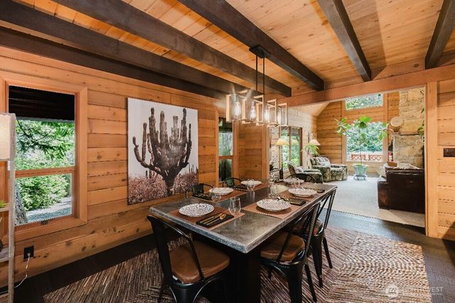 6350 Lariat Loop, Bainbridge Island, WA 98110