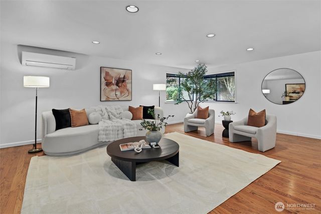 12121 NE 66th Street, Kirkland, WA 98033