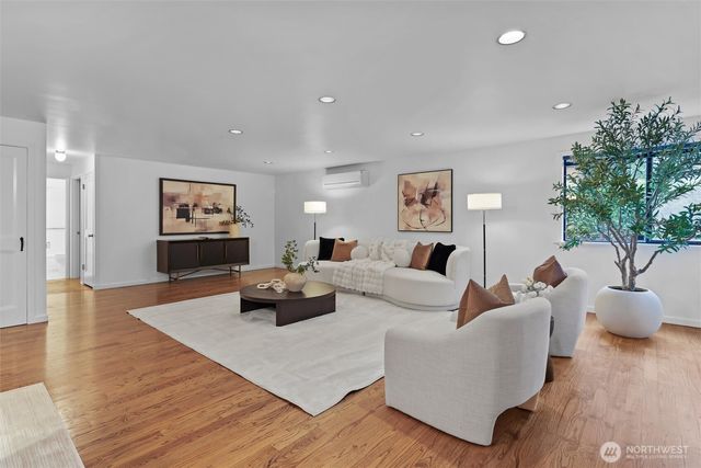 12121 NE 66th Street, Kirkland, WA 98033