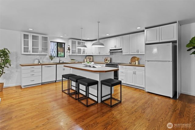 12121 NE 66th Street, Kirkland, WA 98033