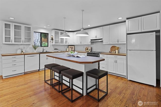 12121 NE 66th Street, Kirkland, WA 98033