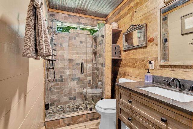 822 County Road 2297, Mineola, TX 75773