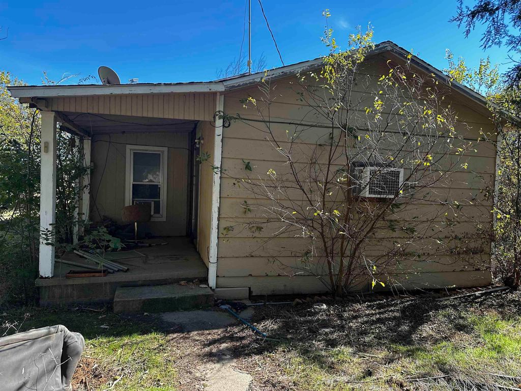 108 E WARD STREET, Petrolia, TX 76377