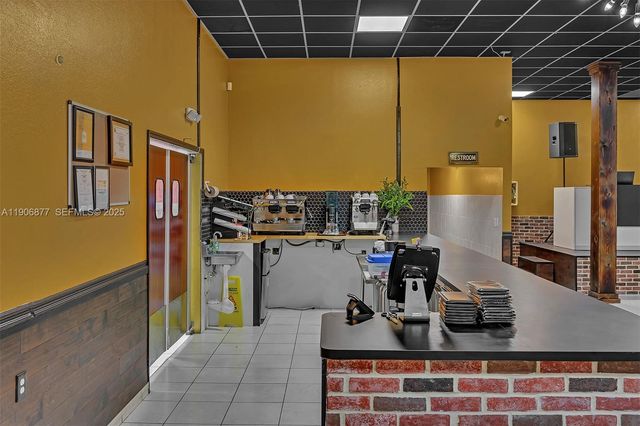 17 NE 1st Rd, Homestead, FL 33030