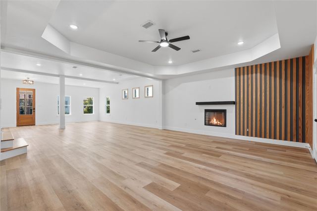240 Sarasota Circle S, Montgomery, TX 77356