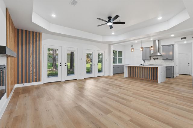 240 Sarasota Circle S, Montgomery, TX 77356