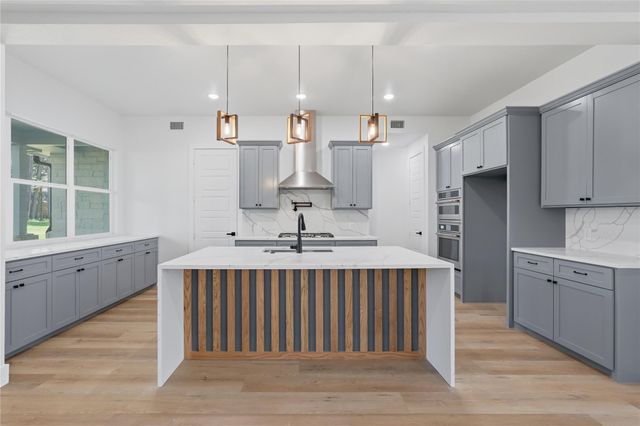 240 Sarasota Circle S, Montgomery, TX 77356
