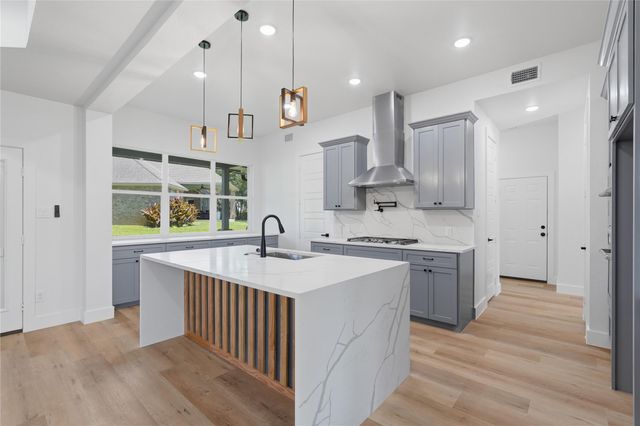 240 Sarasota Circle S, Montgomery, TX 77356