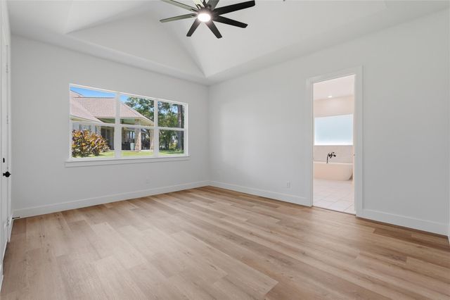 240 Sarasota Circle S, Montgomery, TX 77356