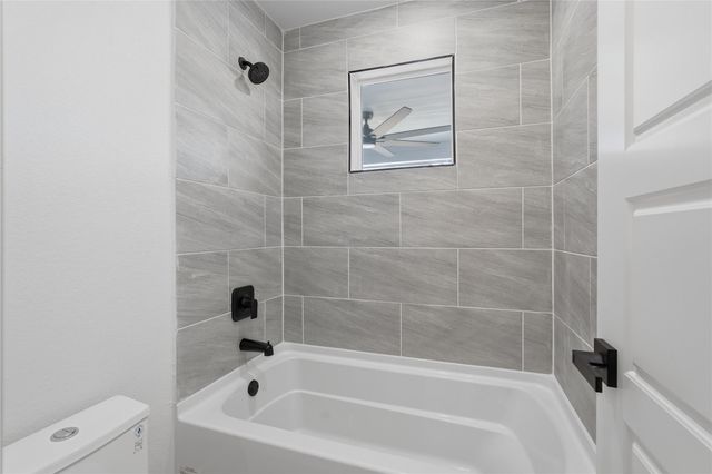 240 Sarasota Circle S, Montgomery, TX 77356