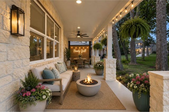 240 Sarasota Circle S, Montgomery, TX 77356
