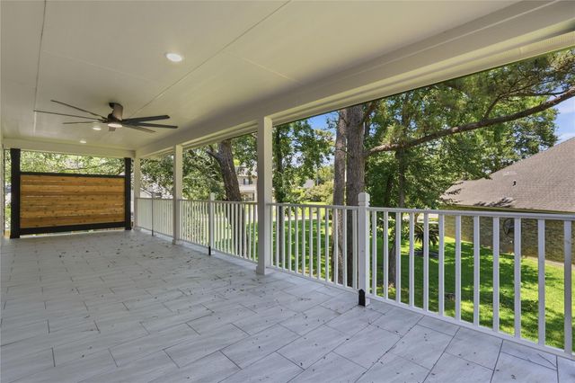 240 Sarasota Circle S, Montgomery, TX 77356