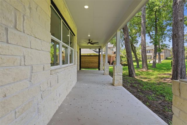 240 Sarasota Circle S, Montgomery, TX 77356