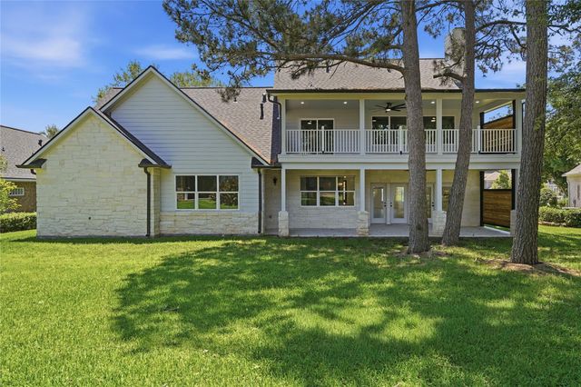 240 Sarasota Circle S, Montgomery, TX 77356