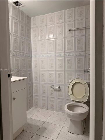 2075 NE 164th Street 204, North Miami Beach, FL 33162