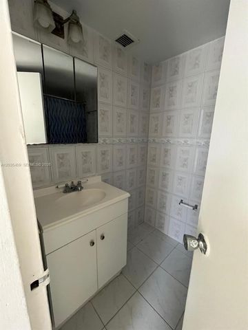 2075 NE 164th Street 204, North Miami Beach, FL 33162