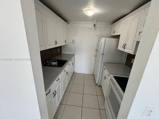 2075 NE 164th Street 204, North Miami Beach, FL 33162
