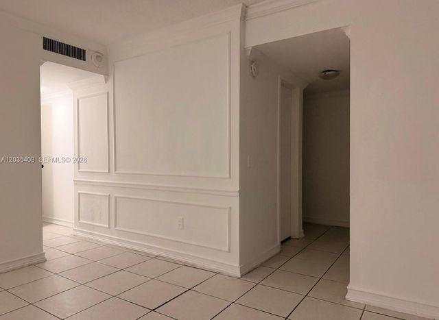 2075 NE 164th Street 204, North Miami Beach, FL 33162
