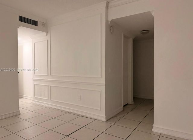 2075 NE 164th Street 204, North Miami Beach, FL 33162