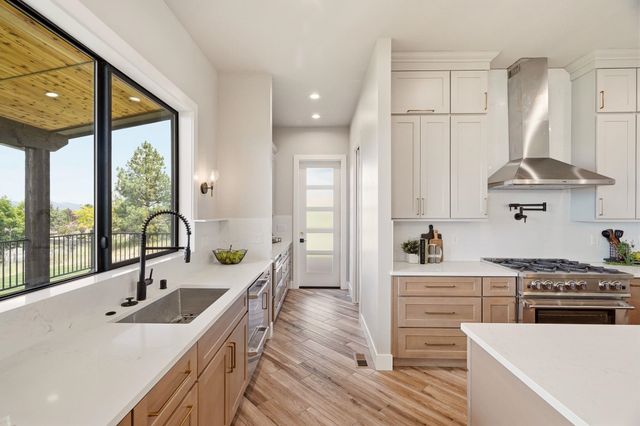 238 N Legacy Ridge Dr, Liberty Lake, WA 99019