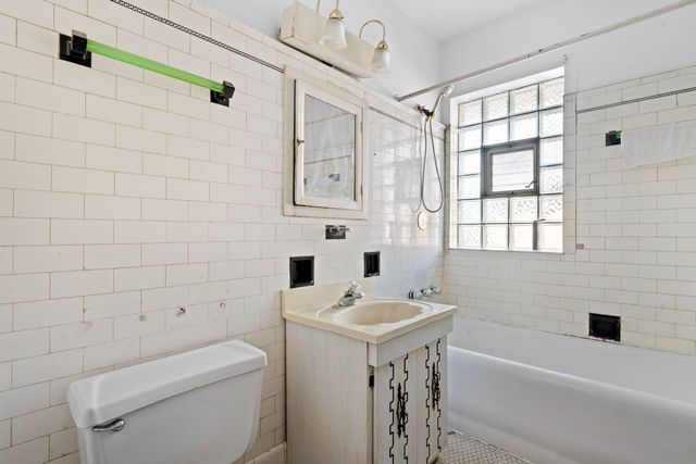 8015 S Sangamon Street, Chicago, IL 60620