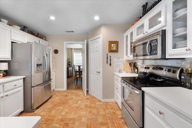 202 Treetop WAY, Buda, TX 78610