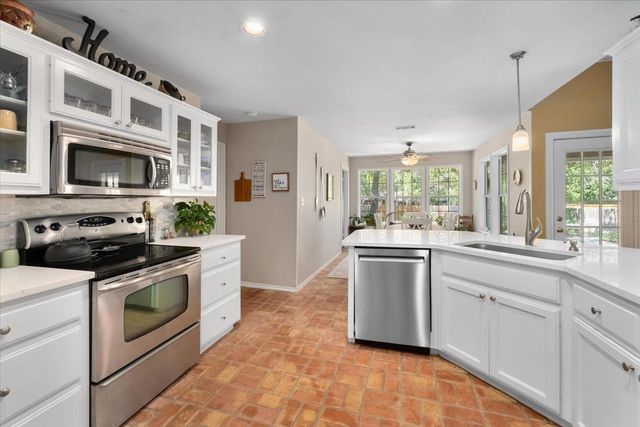 202 Treetop WAY, Buda, TX 78610