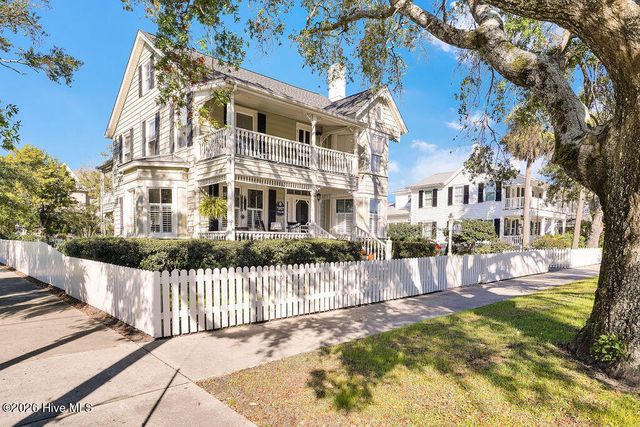 6098 Turtlewood Drive, Southport, NC 28461