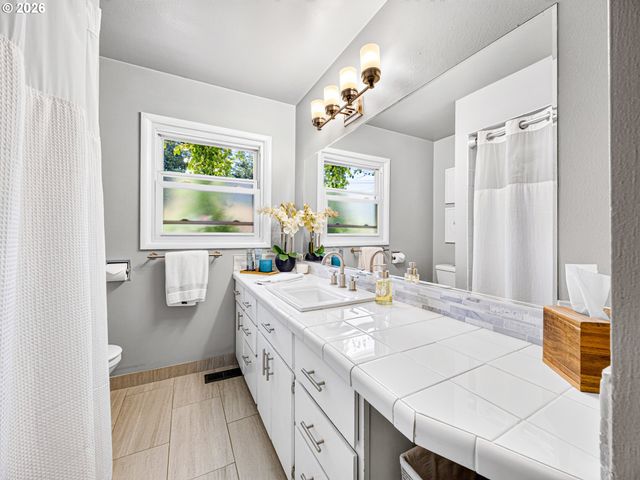 1515 Ne 129TH Pl, Portland, OR 97230