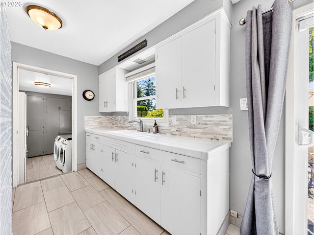 1515 Ne 129TH Pl, Portland, OR 97230
