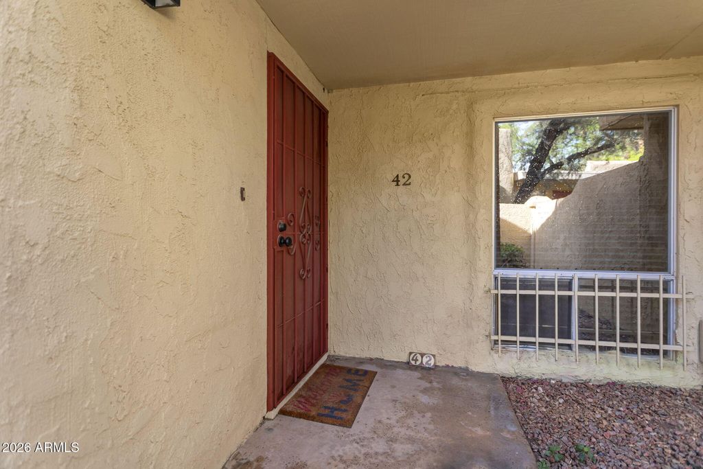 Image 2 of property listing at 6540 N 7TH Avenue 42, Phoenix, AZ 85013