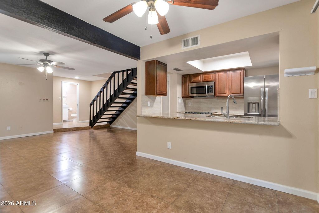 Image 3 of property listing at 6540 N 7TH Avenue 42, Phoenix, AZ 85013