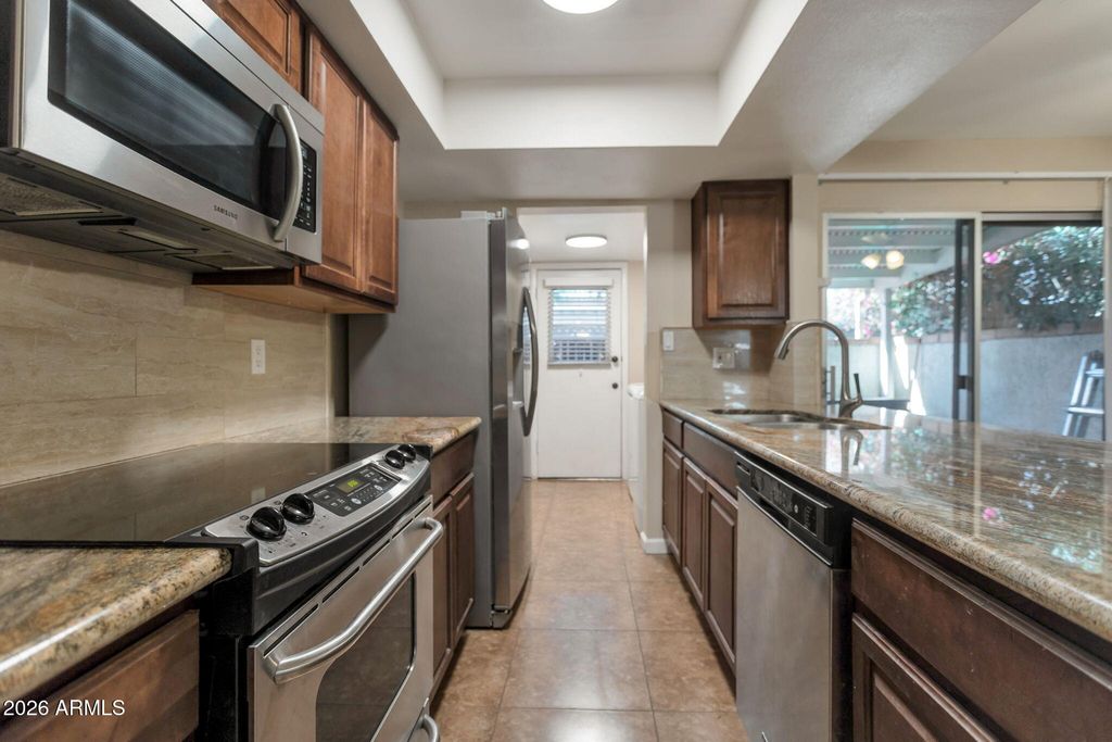 Image 5 of property listing at 6540 N 7TH Avenue 42, Phoenix, AZ 85013