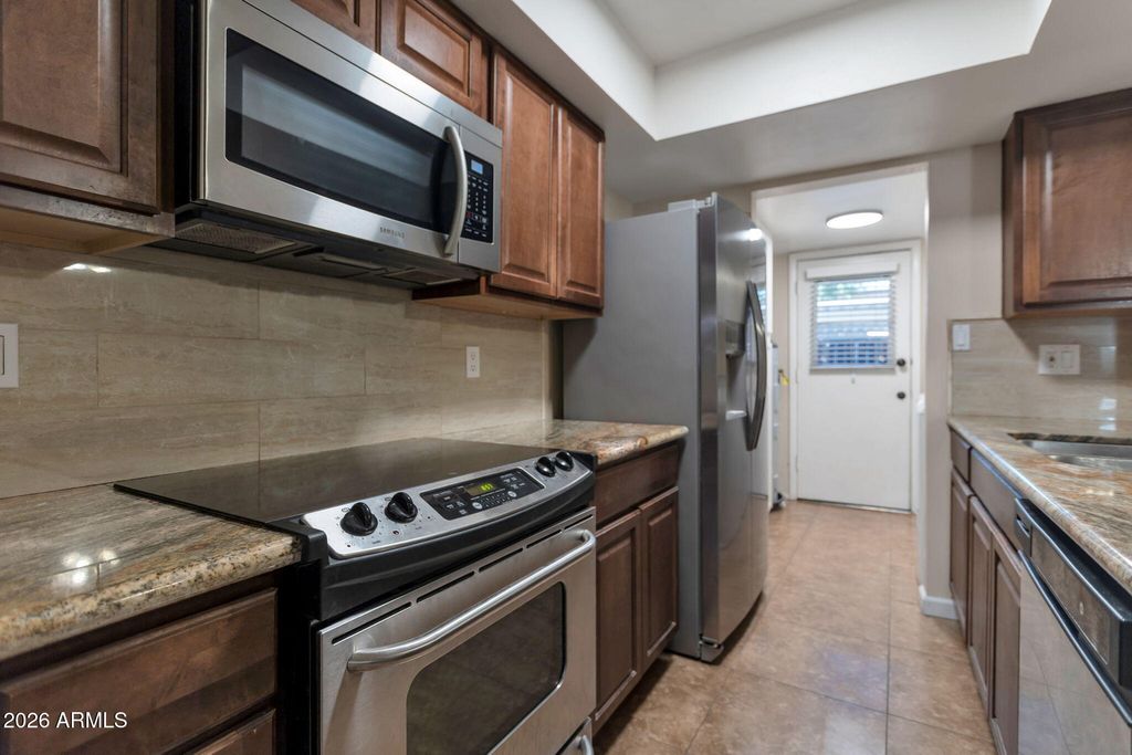Image 6 of property listing at 6540 N 7TH Avenue 42, Phoenix, AZ 85013